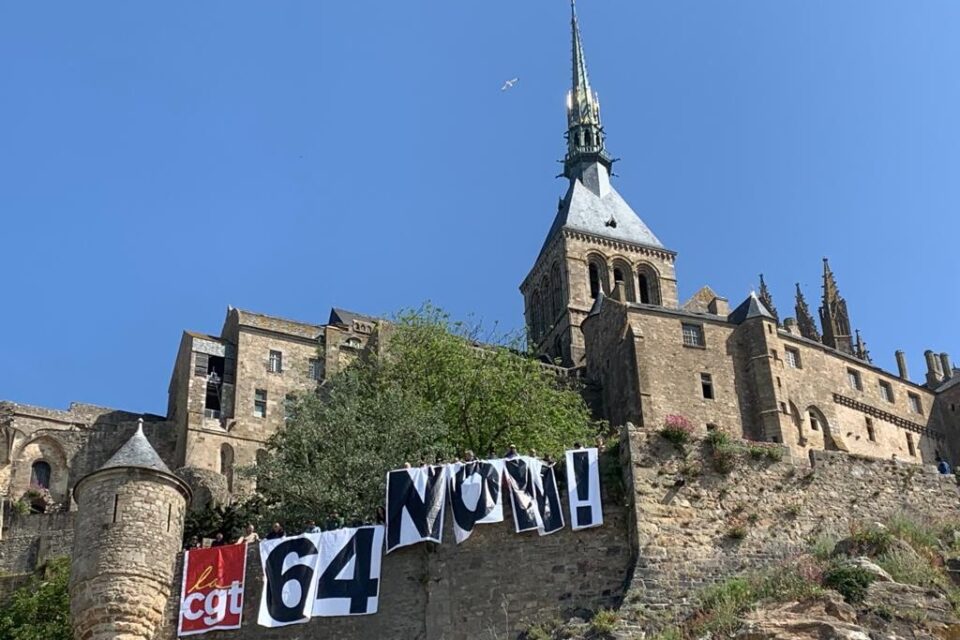 
Hier matin, le refus de la réforme des retraites s'est invité sur les remparts du Mont-Saint-Michel.