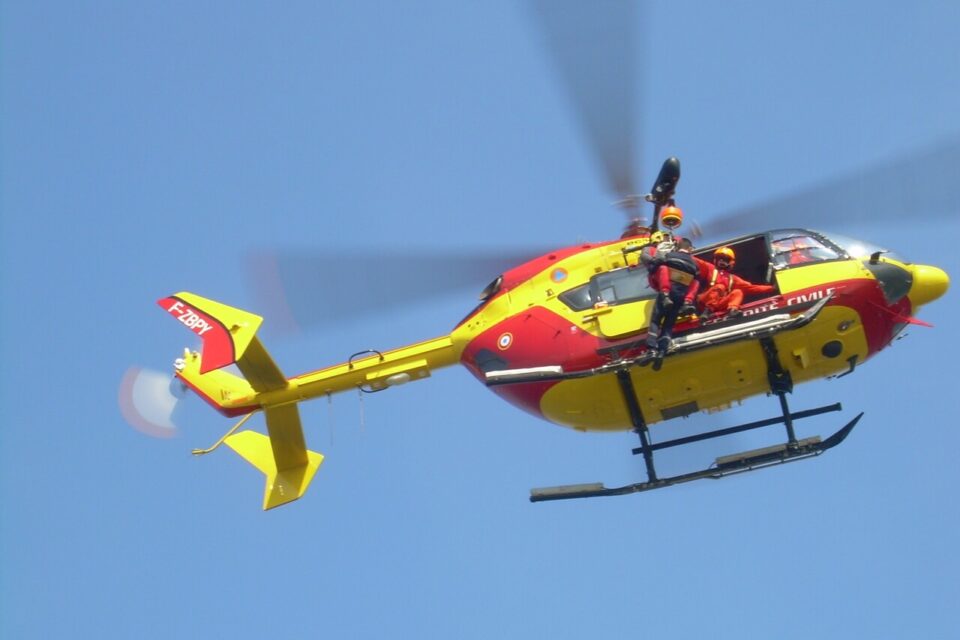 L’hélicoptère de la Sécurité civile, le Dragon 50, est intervenu en fin de matinée, aujourd’hui samedi 20 mai 2017, sur la commune de Virandeville (Manche). Un enfant d’une dizaine d’années a été percuté par une voiture alors qu’il circulait à vélo.