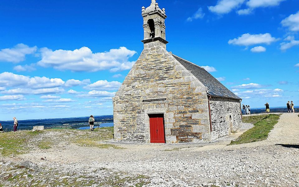 La chapelle du mont Saint-Michel de Brasparts.