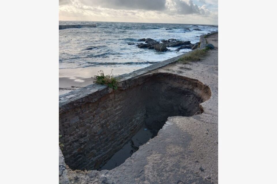 Un affaissement du bord de la plage sur le port Saint-Michel a été constaté lors de la tempête Céline