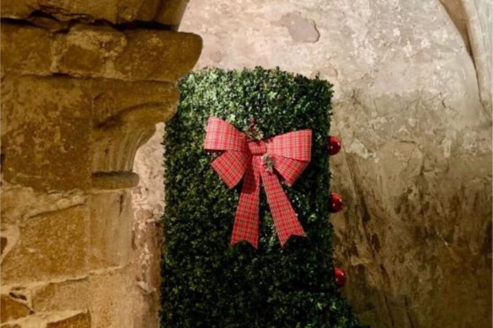  Pour cette 6ème édition de Mont merveilleux Noël à l'abbaye, les équipes de l'abbaye en charge de la décoration ont eu l'aide et la créativité précieuse de la décoratrice cherbourgoise By Jenny.